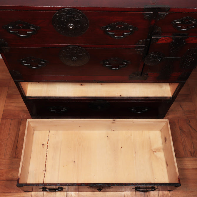 時代箪笥／米沢桜紋衣裳箪笥【YONEZAWA clothing chest】 [j1063]　Japanese Antique Furniture