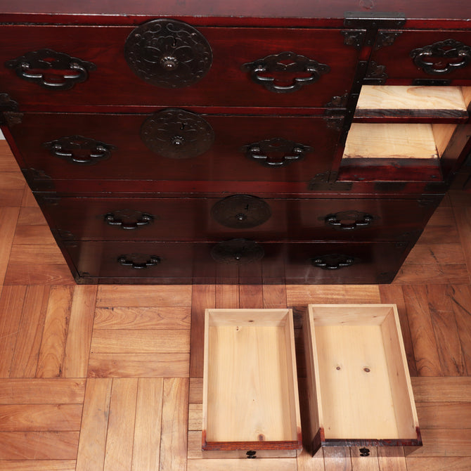 時代箪笥／米沢桜紋衣裳箪笥【YONEZAWA clothing chest】 [j1063]　Japanese Antique Furniture