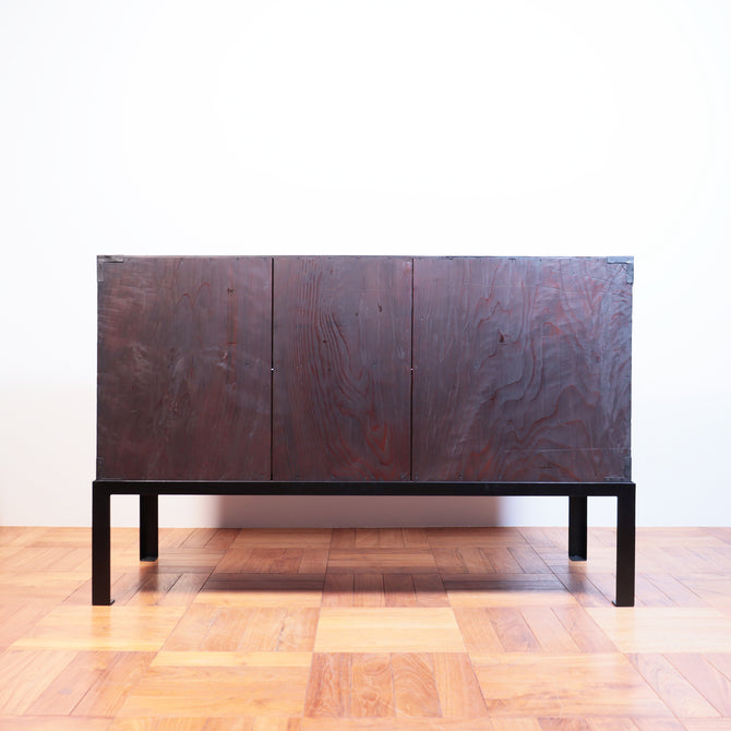 時代箪笥／米沢桜紋衣裳箪笥　スタンド付き【Yonezawa clothing chest with metal stand 】 [j1068]　Japanese Antique Furniture
