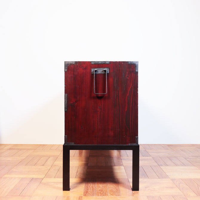 時代箪笥／米沢桜紋衣裳箪笥　スタンド付き【Yonezawa clothing chest with metal stand 】 [j1068]　Japanese Antique Furniture