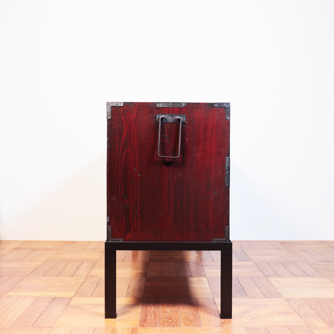 時代箪笥／米沢桜紋衣裳箪笥　スタンド付き【Yonezawa clothing chest with metal stand 】 [j1068]　Japanese Antique Furniture