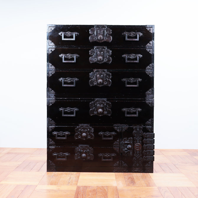 時代箪笥／庄内兜金具衣裳箪笥【Shonai clothing chest】[j1069]Japanese Antique Furniture