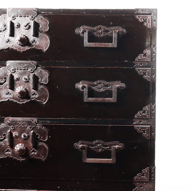 時代箪笥／庄内兜金具衣裳箪笥【Shonai clothing chest】[j1069]Japanese Antique Furniture