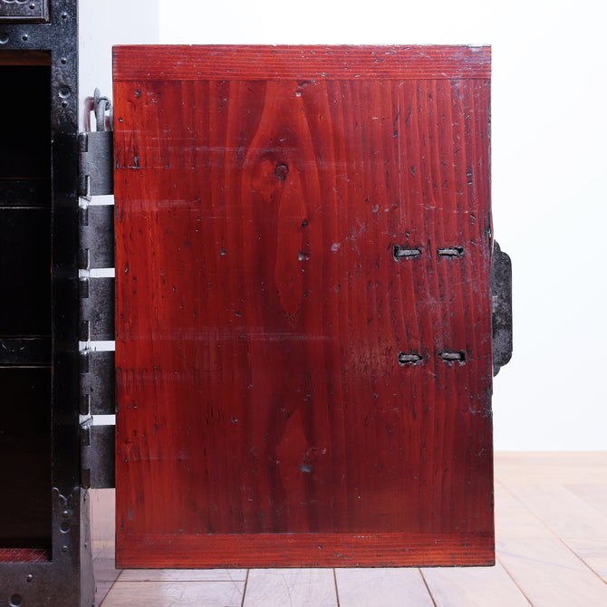時代箪笥／庄内兜金具衣裳箪笥【Shonai clothing chest】[j1069]Japanese Antique Furniture