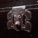 時代箪笥／庄内兜金具衣裳箪笥【Shonai clothing chest】[j1069]Japanese Antique Furniture