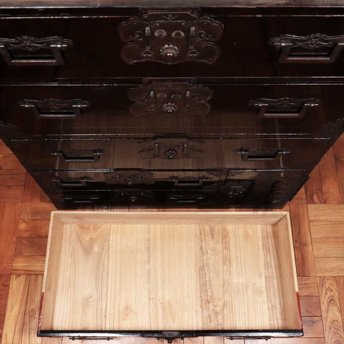 時代箪笥／庄内兜金具衣裳箪笥【Shonai clothing chest】[j1069]Japanese Antique Furniture