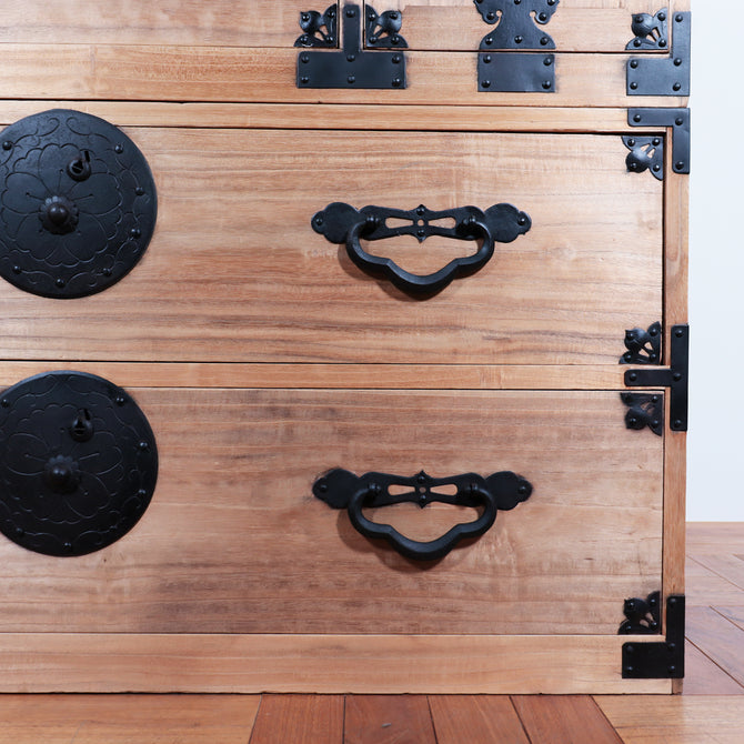 桐米沢桜紋衣裳箪笥【KIRI YONEZAWA clothing chest 】 [j1071]