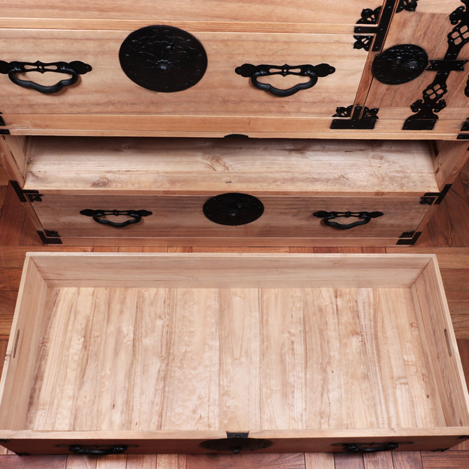 桐米沢桜紋衣裳箪笥【KIRI YONEZAWA clothing chest 】 [j1071]
