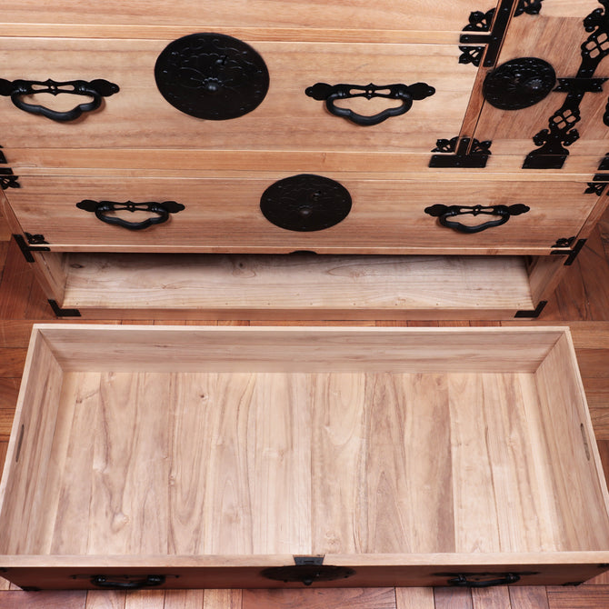 桐米沢桜紋衣裳箪笥【KIRI YONEZAWA clothing chest 】 [j1071]