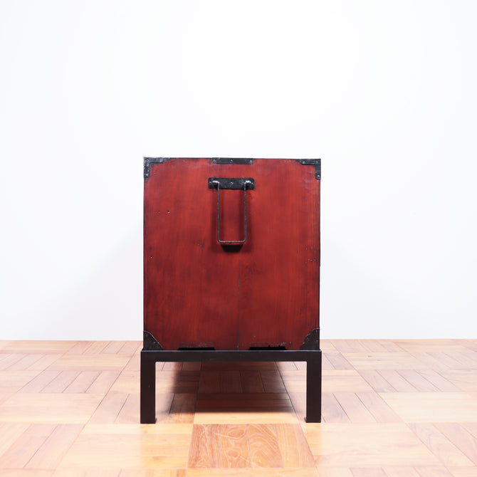 米沢兜金具衣裳箪笥　スタンド付き【Yonezawa clothing chest with metal stand 】 [j1074]