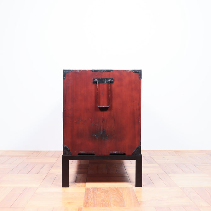 米沢兜金具衣裳箪笥　スタンド付き【Yonezawa clothing chest with metal stand 】 [j1074]