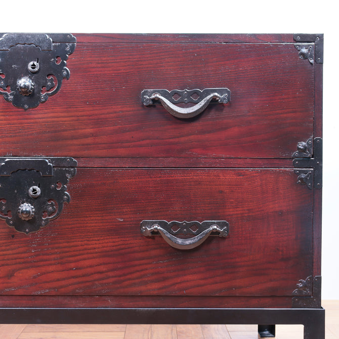 米沢兜金具衣裳箪笥　スタンド付き【Yonezawa clothing chest with metal stand 】 [j1074]