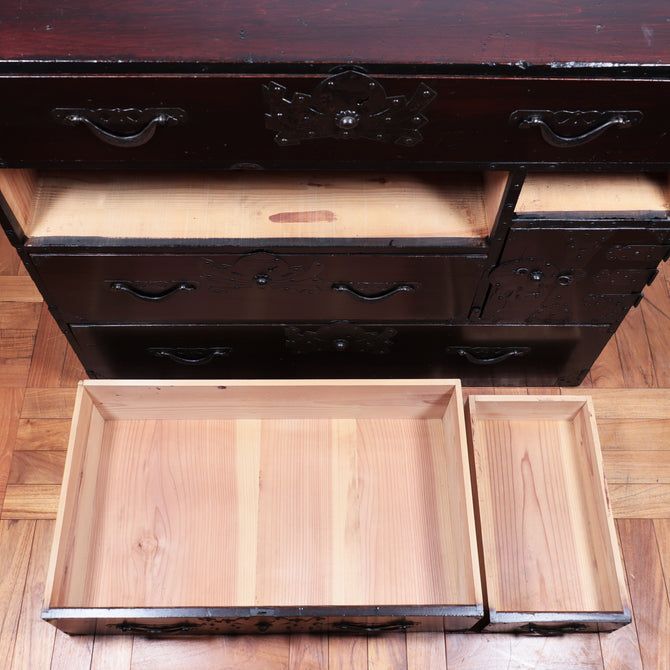 米沢熨斗宝珠文衣裳箪笥【YONEZAWA clothing chest】 [j1076]
