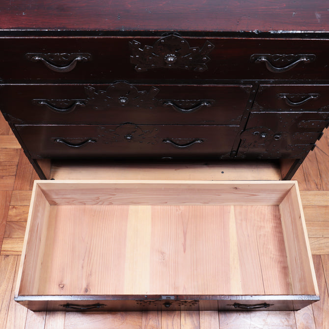 米沢熨斗宝珠文衣裳箪笥【YONEZAWA clothing chest】 [j1076]