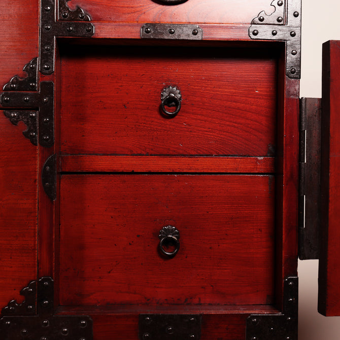 時代箪笥／米沢菊紋衣裳箪笥【YONEZAWA clothing chest】 [j1077]　Japanese Antique Furniture