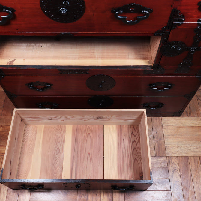 米沢菊紋衣裳箪笥【YONEZAWA clothing chest】 [j1077]