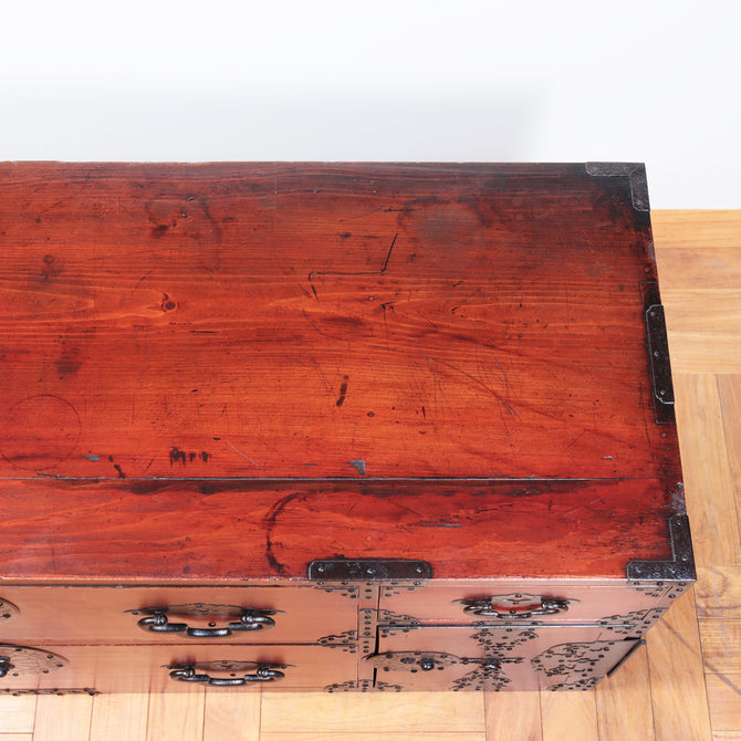 時代箪笥／米沢菊紋衣裳箪笥【YONEZAWA clothing chest】 [j1077]　Japanese Antique Furniture