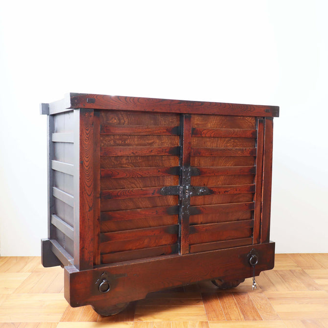 時代箪笥／欅米沢車箪笥【KEYAKI YONEZAWA KURUMA TANSU - wheeled merchant chest 】 [j0944]　Japanese Antique Furniture