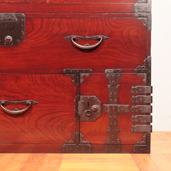 時代箪笥／欅二本松角金具衣裳箪笥【NIHONMATSU clothing chest】 [j1015]　Japanese Antique Furniture