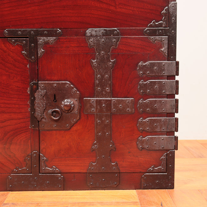 時代箪笥／欅二本松角金具衣裳箪笥【NIHONMATSU clothing chest】 [j1015]　Japanese Antique Furniture