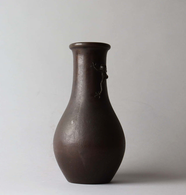 枝蛙花瓶【Vase with a frog】 [k0446]