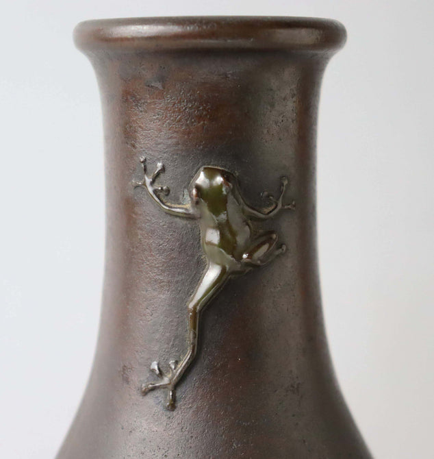 枝蛙花瓶【Vase with a frog】 [k0446]