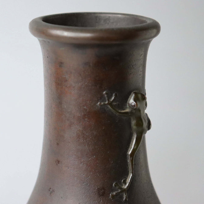 枝蛙花瓶【Vase with a frog】 [k0446]