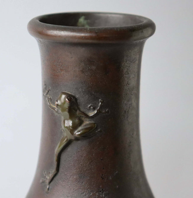 枝蛙花瓶【Vase with a frog】 [k0446]